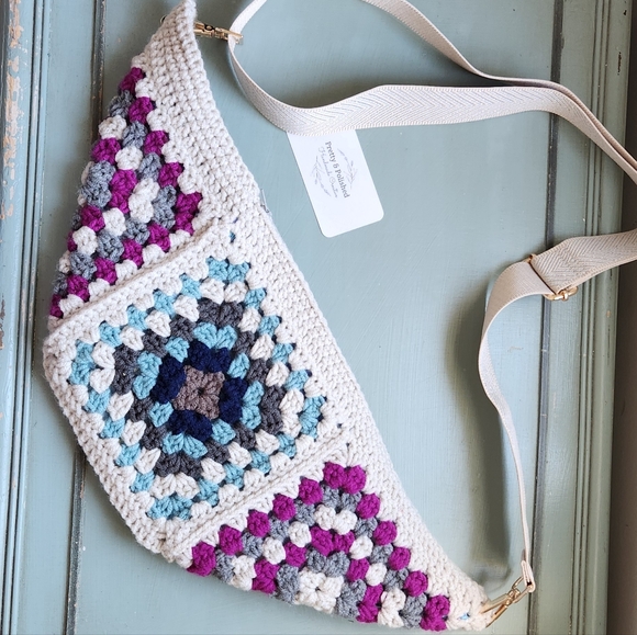 Handmade crocheted Fanny Pack - Picture 3 of 4